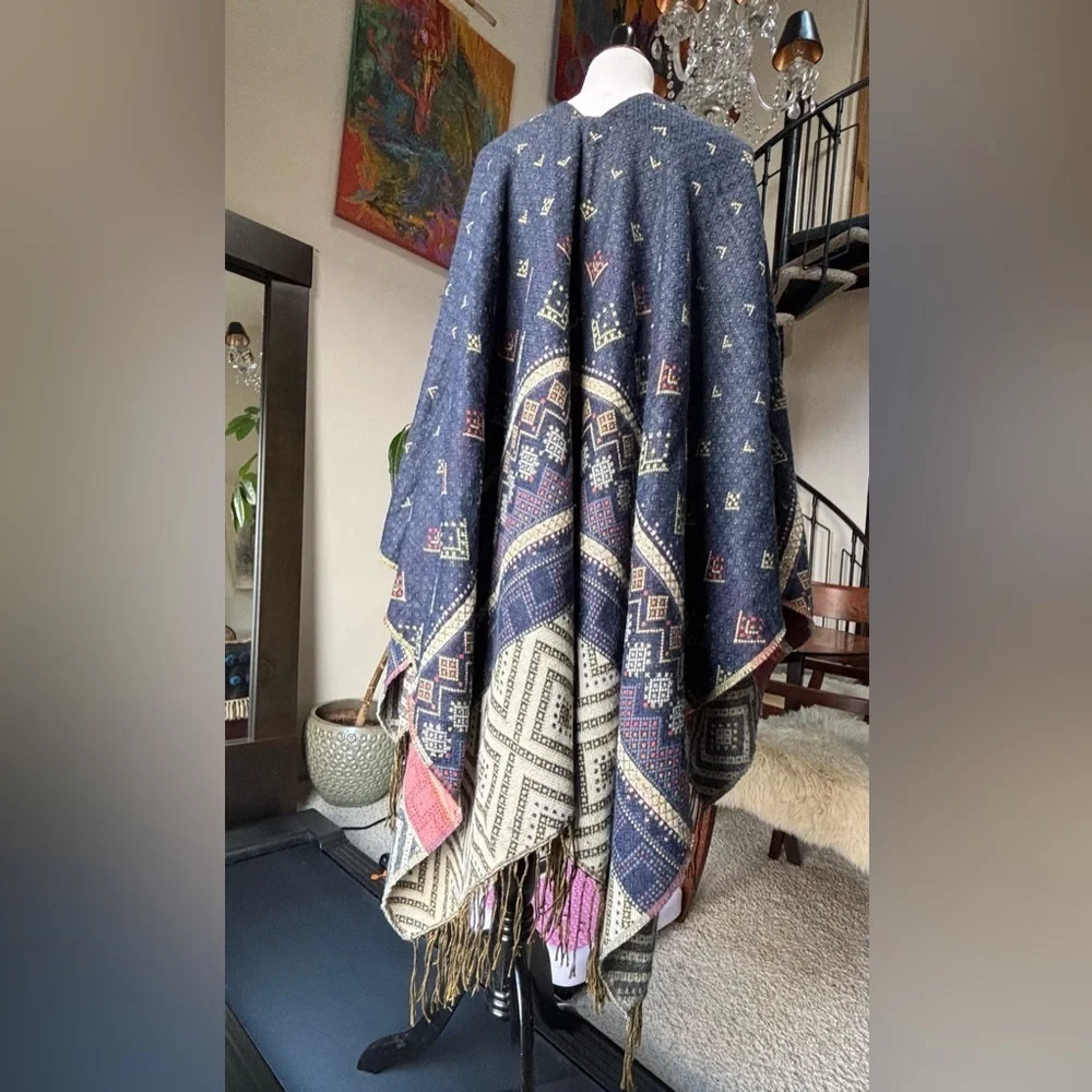 Love Stitch poncho 💙💛❤️